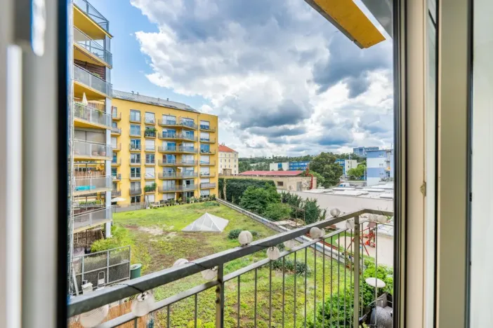 Pronájem bytu 2+kk, Praha - Vysočany, Na Harfě, 57 m2
