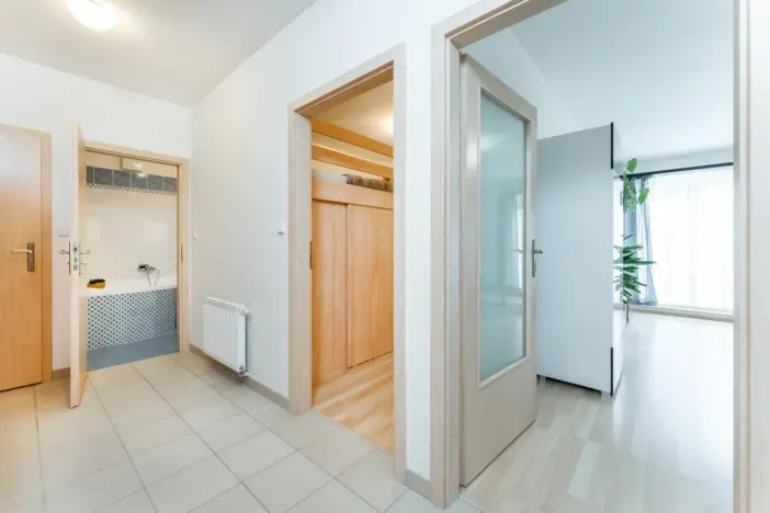 Pronájem bytu 2+kk, Praha - Vysočany, Na Harfě, 57 m2