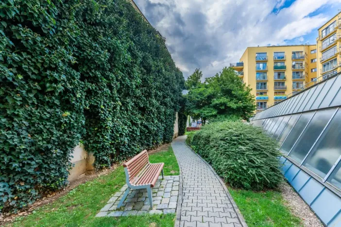 Pronájem bytu 2+kk, Praha - Vysočany, Na Harfě, 57 m2