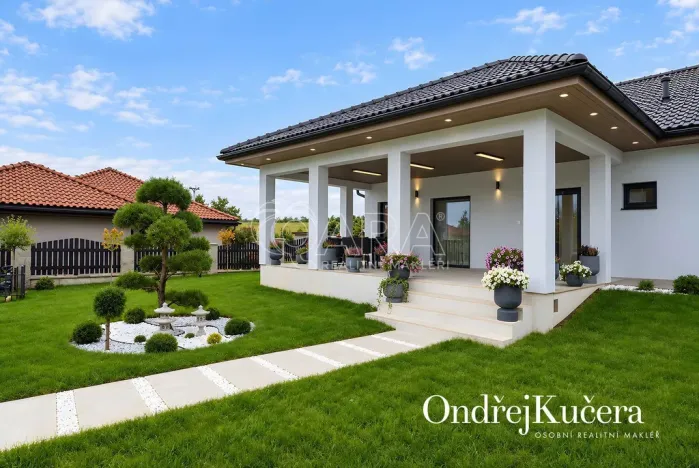 Prodej rodinného domu, Jeviněves, 200 m2