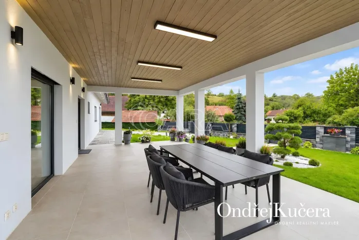 Prodej rodinného domu, Jeviněves, 200 m2