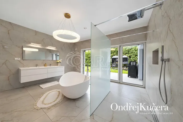 Prodej rodinného domu, Jeviněves, 200 m2
