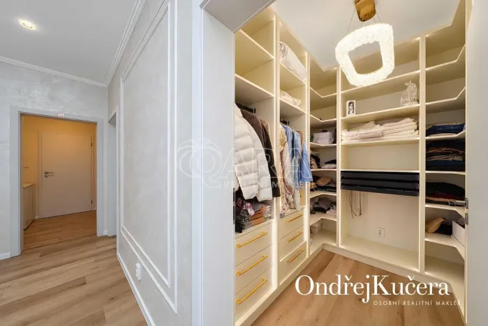 Prodej rodinného domu, Jeviněves, 200 m2