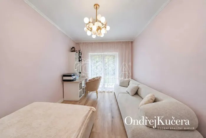 Prodej rodinného domu, Jeviněves, 200 m2