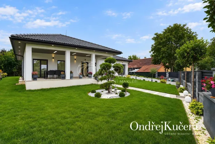Prodej rodinného domu, Jeviněves, 200 m2