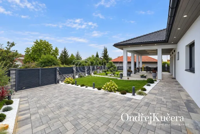 Prodej rodinného domu, Jeviněves, 200 m2