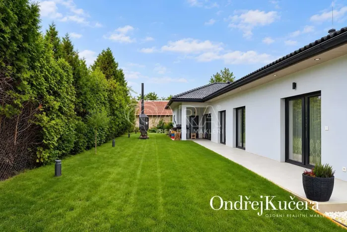 Prodej rodinného domu, Jeviněves, 200 m2