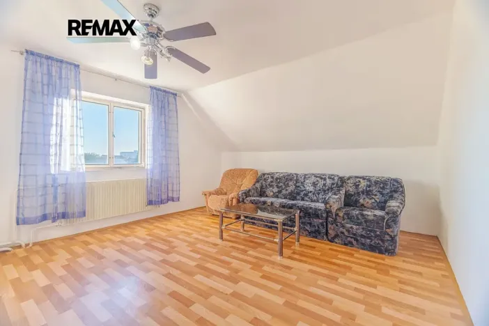 Prodej vícegeneračního domu, Velvary, 212 m2