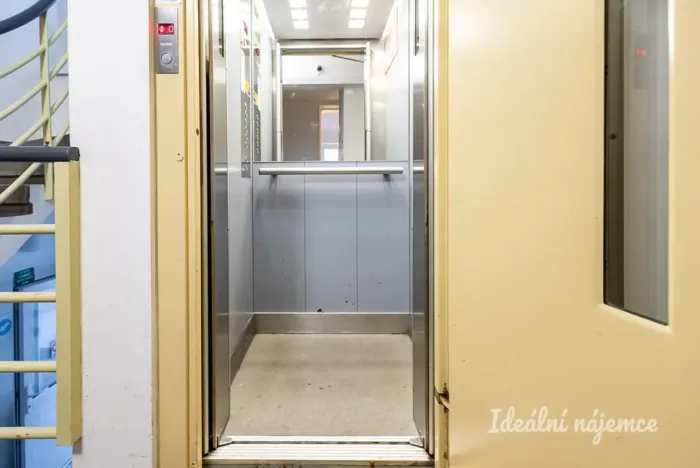 Pronájem bytu 1+kk, Praha - Holešovice, Přístavní, 20 m2
