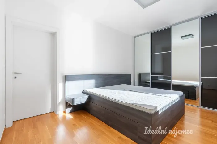 Pronájem bytu 2+kk, Praha - Holešovice, V přístavu, 64 m2