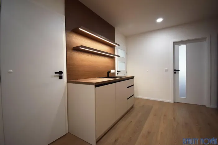 Pronájem bytu 3+kk, Praha - Holešovice, Janovského, 86 m2