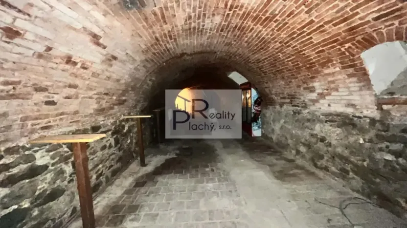 Pronájem obchodního prostoru, Znojmo, Tovární, 300 m2