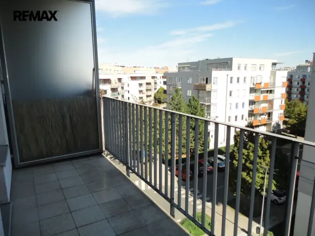 Pronájem bytu 1+kk, Praha - Strašnice, Názovská, 36 m2