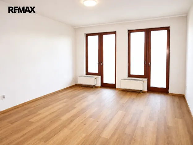 Pronájem bytu 1+kk, Praha - Strašnice, Názovská, 36 m2