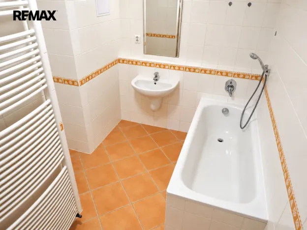 Pronájem bytu 1+kk, Praha - Strašnice, Názovská, 36 m2