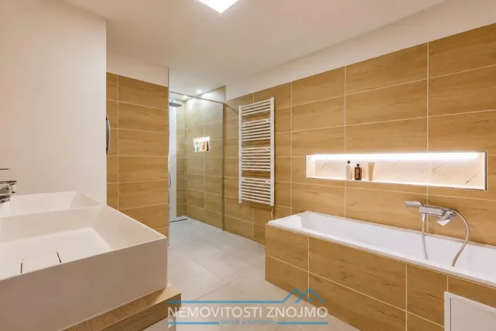 Prodej rodinného domu, Chvalovice, 220 m2