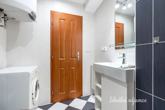 Pronájem bytu 1+1, Praha - Smíchov, Radlická, 43 m2