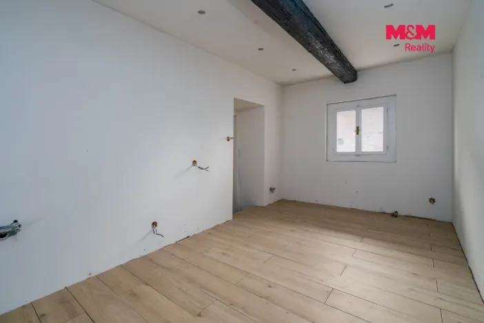Prodej rodinného domu, Lužná, Masarykovo nám., 165 m2