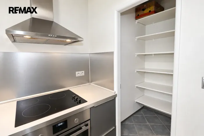 Pronájem bytu 2+kk, Praha - Vokovice, Lužná, 70 m2