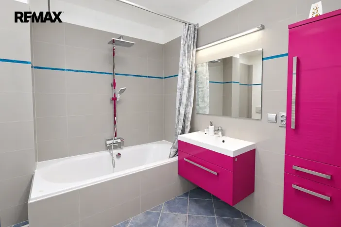 Pronájem bytu 2+kk, Praha - Vokovice, Lužná, 70 m2
