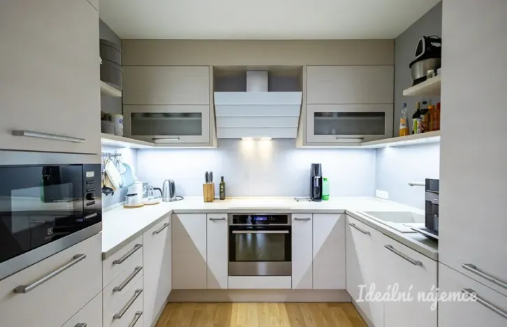 Pronájem bytu 2+kk, Praha - Vysočany, Sousedíkova, 59 m2