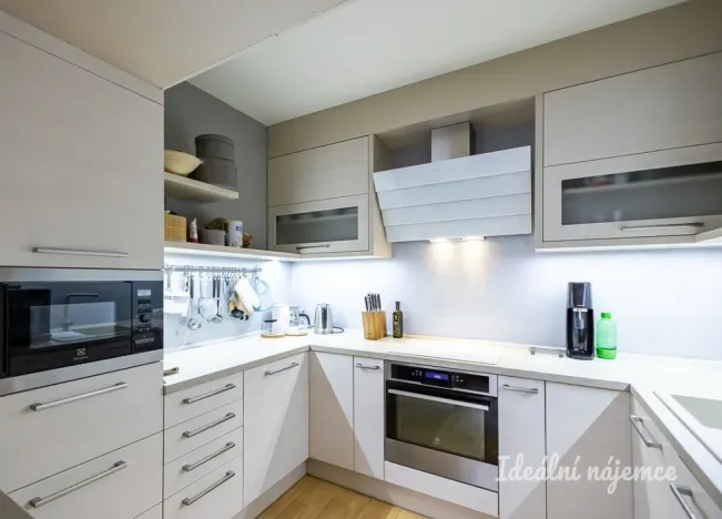 Pronájem bytu 2+kk, Praha - Vysočany, Sousedíkova, 59 m2