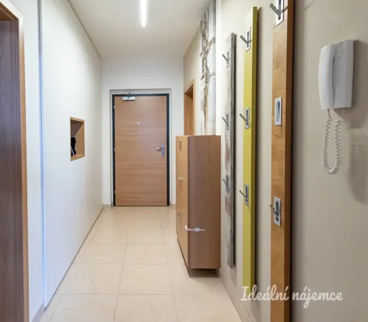 Pronájem bytu 2+kk, Praha - Vysočany, Sousedíkova, 59 m2