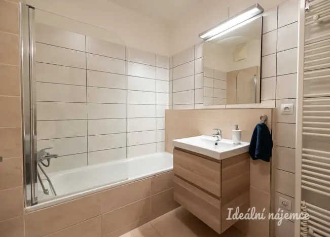Pronájem bytu 2+kk, Praha - Vysočany, Sousedíkova, 59 m2