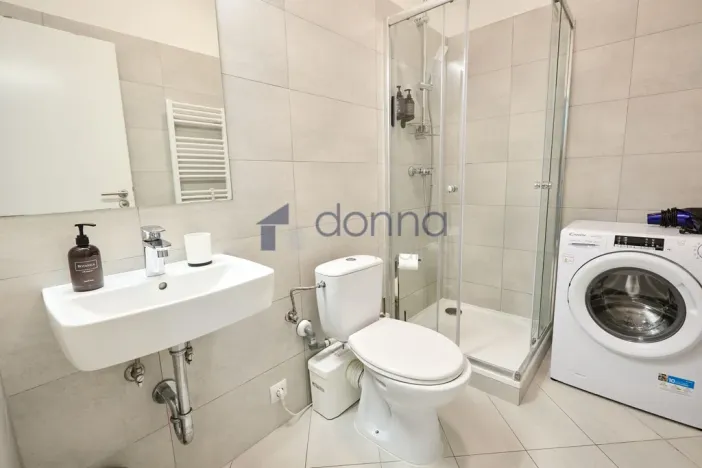 Pronájem bytu 1+kk, Praha, Strakonická, 27 m2