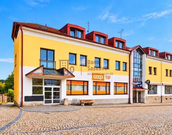 Pronájem obchodního prostoru, Studená, nám. Sv. J. Nepomuckého, 520 m2