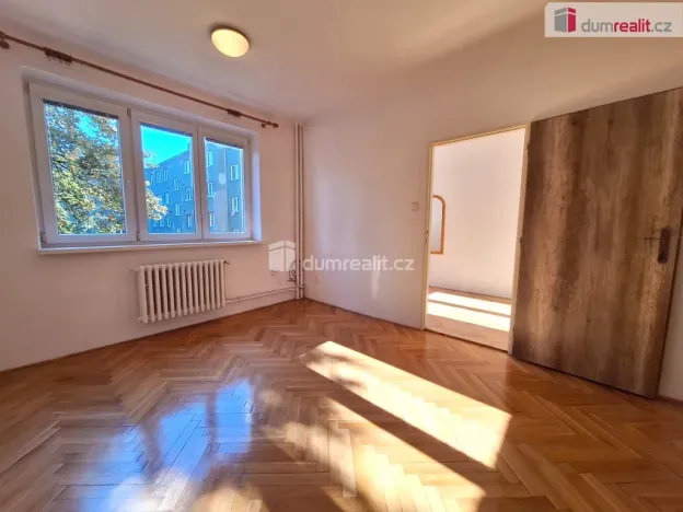 Pronájem bytu 3+1, Praha, Krátká, 65 m2