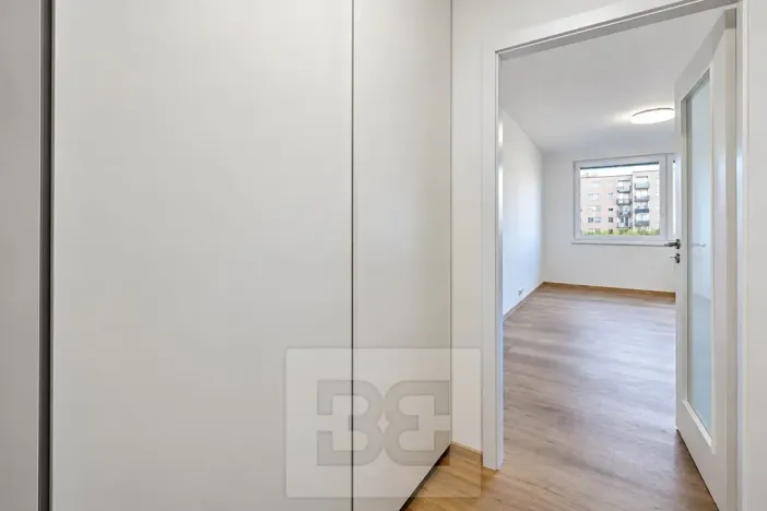 Pronájem bytu 1+kk, Praha - Hlubočepy, Pivcova, 29 m2