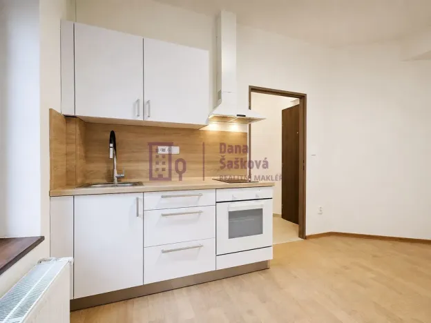 Pronájem bytu 1+kk, Jindřichův Hradec - Jindřichův Hradec I, nám. Míru, 20 m2