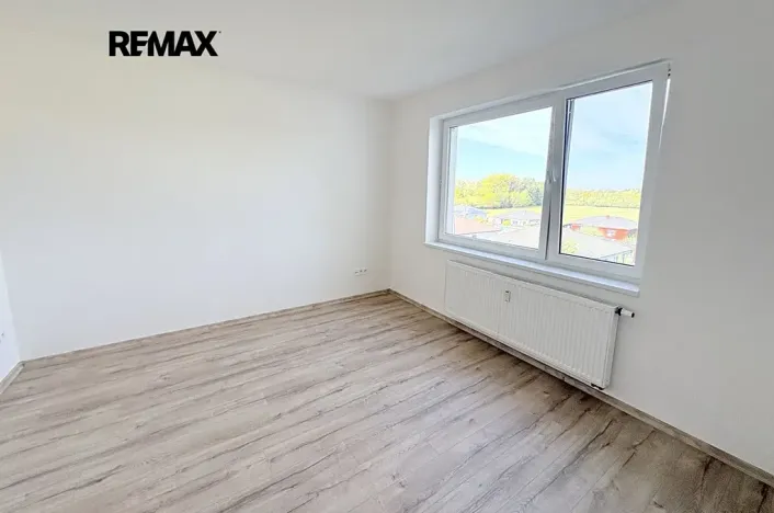Pronájem bytu 4+kk, Velký Osek, U hřiště, 84 m2