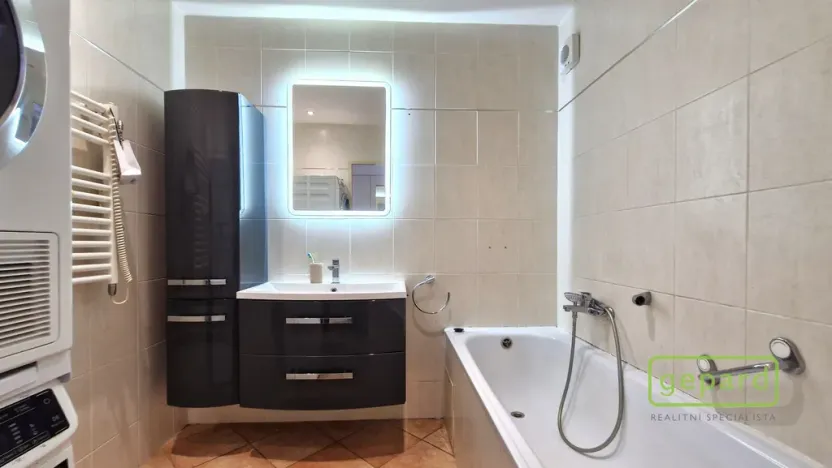 Pronájem bytu 3+kk, Praha - Kobylisy, Hovorčovická, 76 m2