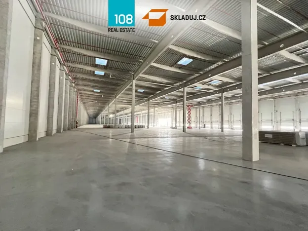 Pronájem skladu, Pardubice, Nádražní, 7800 m2