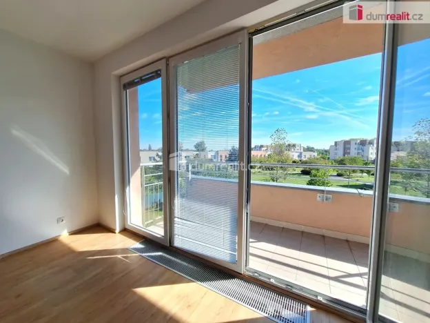 Pronájem bytu 2+kk, Praha, Hlučkova, 63 m2