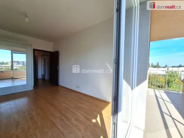 Pronájem bytu 2+kk, Praha, Hlučkova, 63 m2