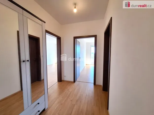Pronájem bytu 2+kk, Praha, Hlučkova, 63 m2