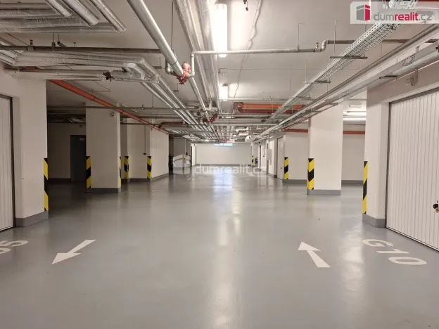 Pronájem bytu 2+kk, Praha, Hlučkova, 63 m2