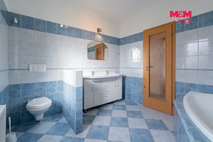 Prodej rodinného domu, Dynín, 330 m2