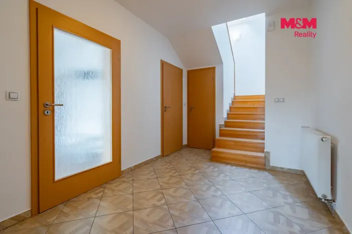Prodej rodinného domu, Dynín, 330 m2