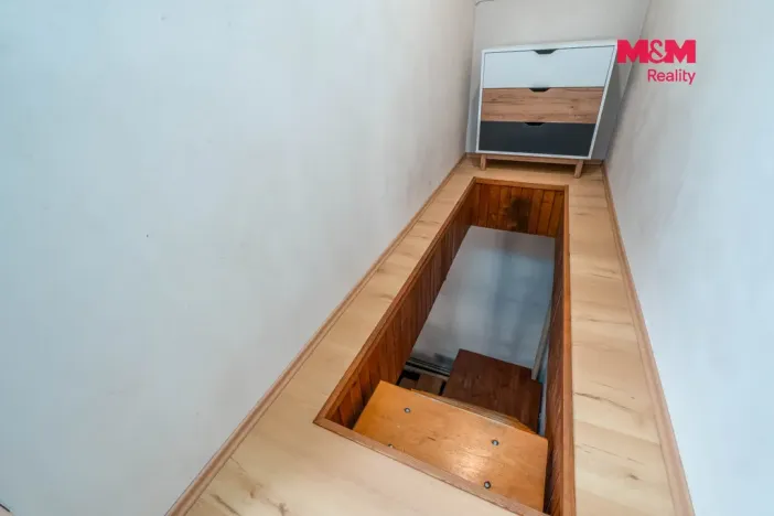 Prodej rodinného domu, Činěves, 275 m2