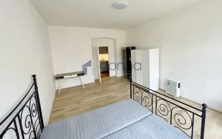 Pronájem bytu 1+1, Praha, Lublaňská, 42 m2