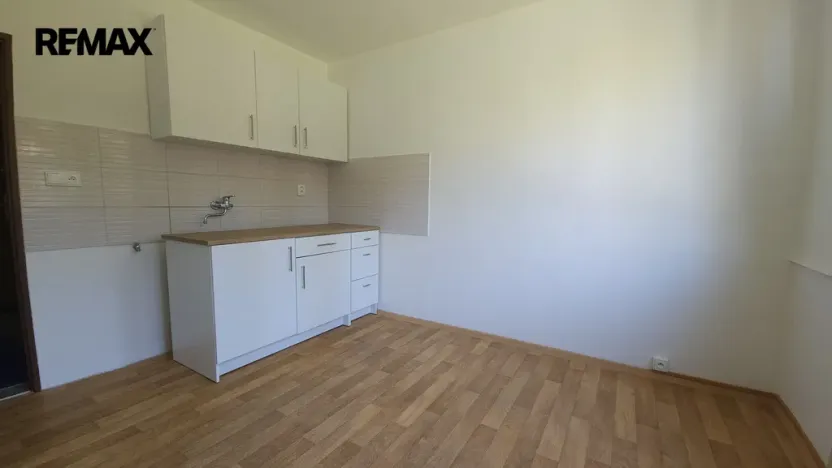 Prodej bytu 1+kk, Jindřichův Hradec - Otín, 20 m2