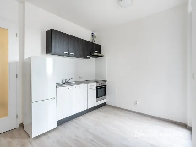 Pronájem bytu 1+kk, Praha - Vysočany, Strnadových, 34 m2