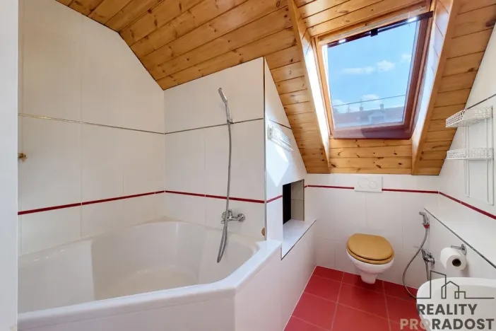 Prodej rodinného domu, Hluboké Mašůvky, 128 m2