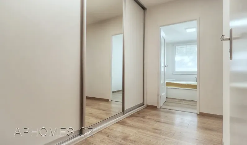 Pronájem bytu 2+kk, Praha, Novoborská, 40 m2