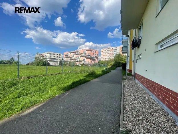 Pronájem bytu 1+kk, Praha - Horní Měcholupy, Padovská, 32 m2