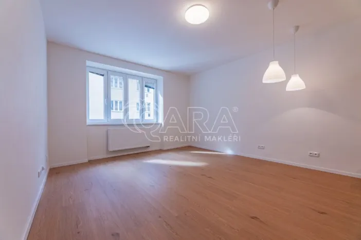 Pronájem bytu 1+kk, Praha - Žižkov, Viklefova, 34 m2